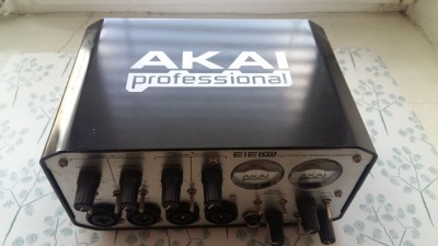 AKAI_(3)_(small).jpg