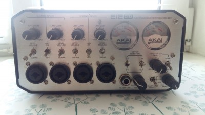 AKAI_(2)_(small).jpg