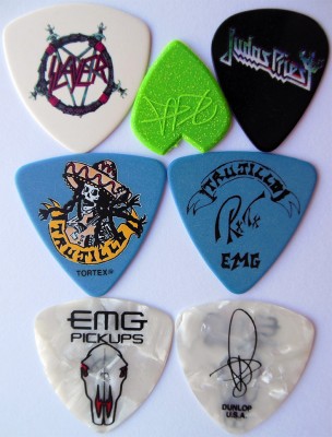 EMG guitar picks very rare_.jpg