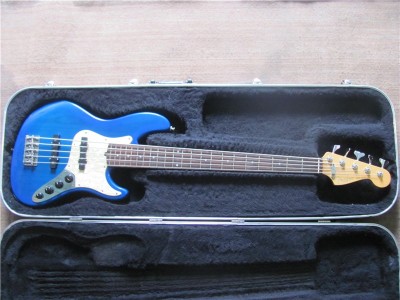 1.V Fender JB.jpg