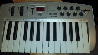 m-audio-oxygen-8-396783.jpg